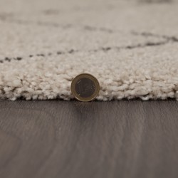 Tapis crème au motif géométrique zigzag gris