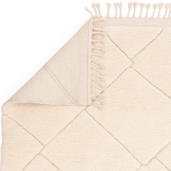 Tapis ivoire structuré  à franges d'inspiration berbère