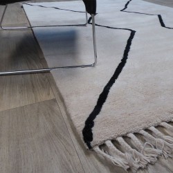 Tapis en laine beige frangé style berbère