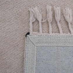Tapis en laine beige frangé style berbère