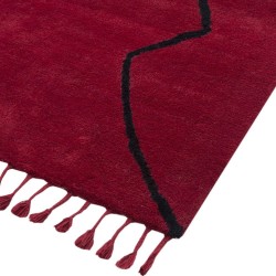 Tapis en laine rouge frangé style berbère