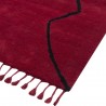 Tapis en laine rouge frangé style berbère