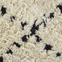 Tapis sur mesure beige en laine à motifs berbères noir