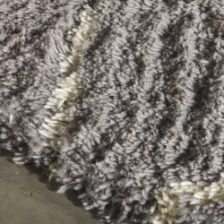 Tapis sur mesure gris en laine à motifs berbères ivoire
