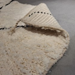 Tapis berbère sur mesure ORIGINAL écru en laine avec design noir