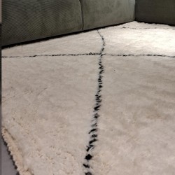 Tapis berbère L'ELARGI écru et noir 100% laine