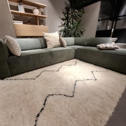 Tapis berbère L'INVERSE écru et noir en laine avec franges