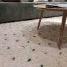 Tapis berbère écru à pois noir en laine avec franges