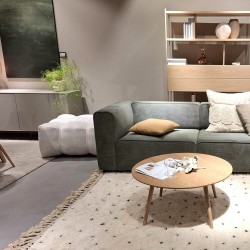 Tapis berbère écru à pois noir en laine avec franges