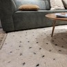 Tapis berbère sur mesure écru à pois noir en laine avec franges