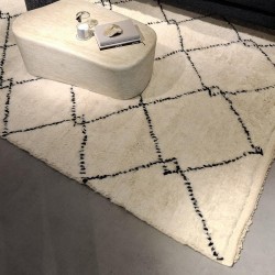 Tapis berbère en laine écru fait à la main avec petites franges