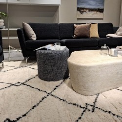Tapis berbère en laine écru fait à la main avec petites franges