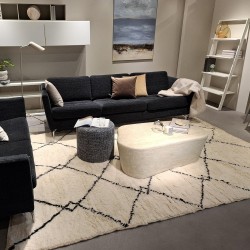 Tapis berbère sur mesure en laine écru fait à la main avec petites fra